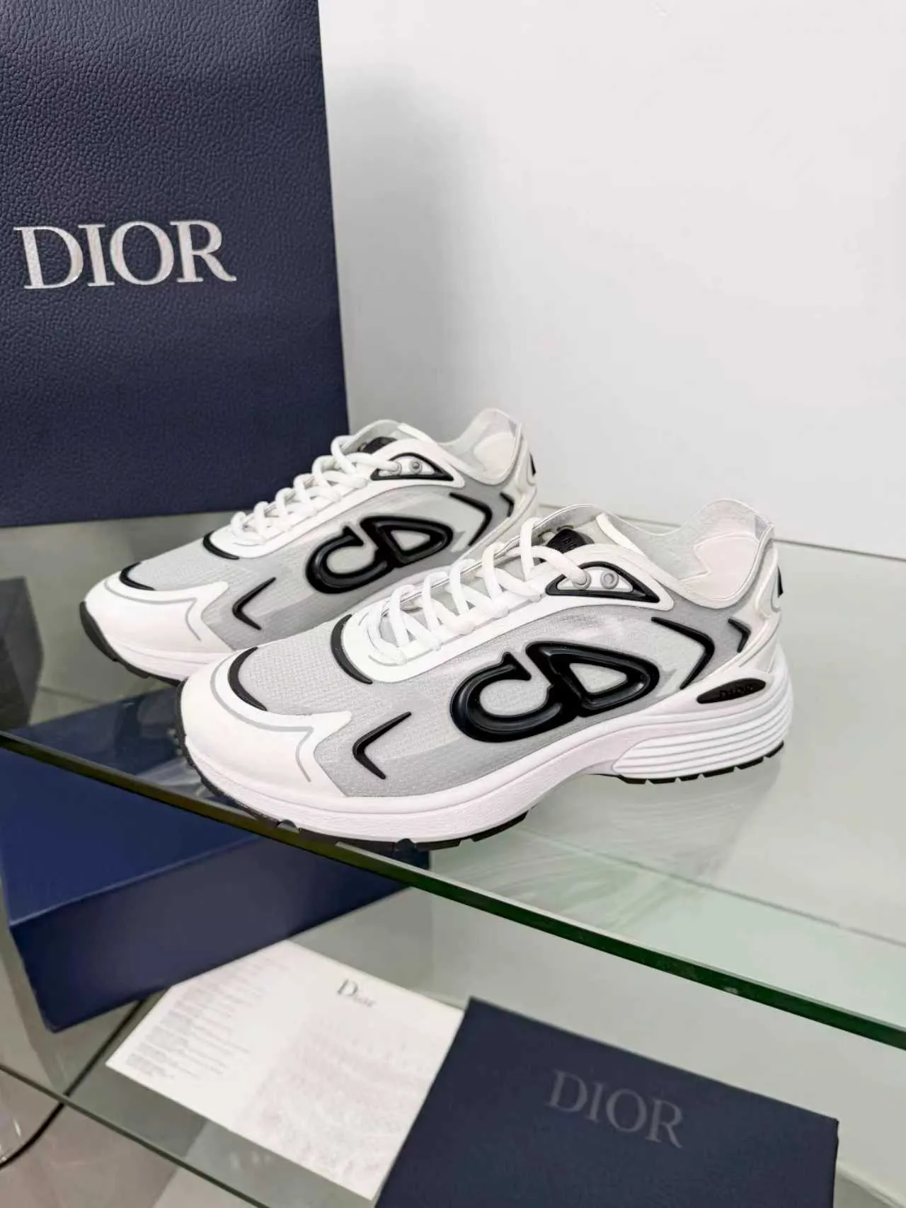 Men's men's shoes P560! DIOR#B30 COUNTDOWN TECH shoes 1. Inspired by lighter running shoes this season 2. Made of multi-layer transparent nylon upper, full of futuristic feel 3. CD30 rubber logo on the tongue/heel to highlight the brand style 4. Equipped with ultra-light foam midsole for the ultimate comfortable wearing experience 5. The entire series uses WELDED (seamless bonding) technology to ensure durability and lightness 6. Full-size dopamine color matching, perfect choice for couples shoes😜